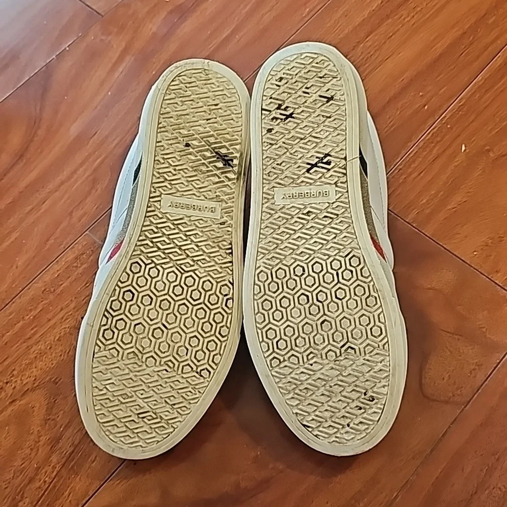 Burberry Women's White Leather Slip On Sz 37 1/2 or Size 7 - Picture 7 of 13